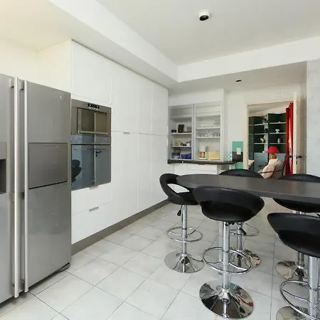 Sleeps 10 Pool Wifi * Vallauris